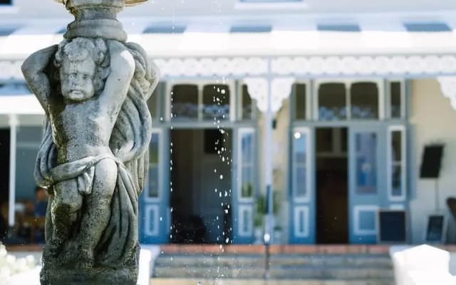 Pontac Manor Hotel