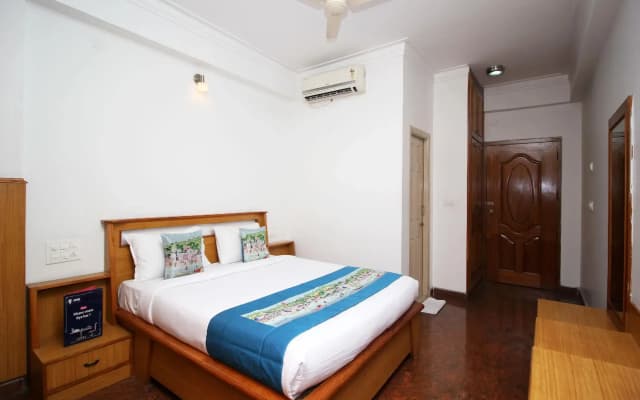 OYO 8646 Mahendra Hotel