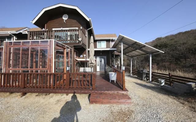 Janguneomeo Park JeongA Pension