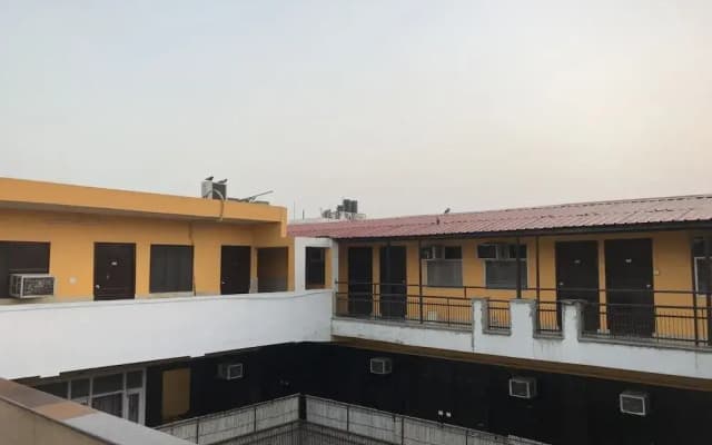 Oyo 27864 Hotel Samrat