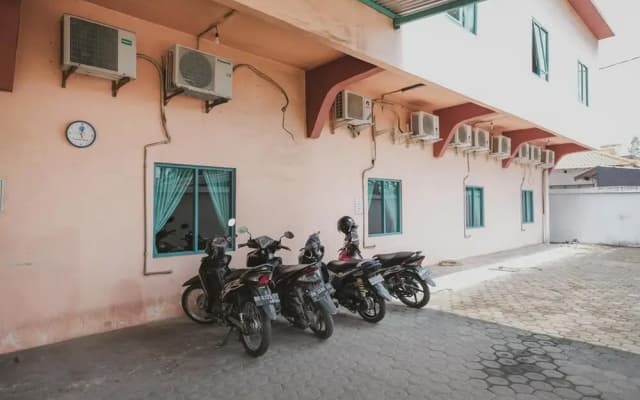 RedDoorz Plus near Tugu Tari TheHok Jambi