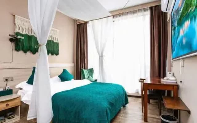Qiqi Homestay (Chongqing West Station Store)