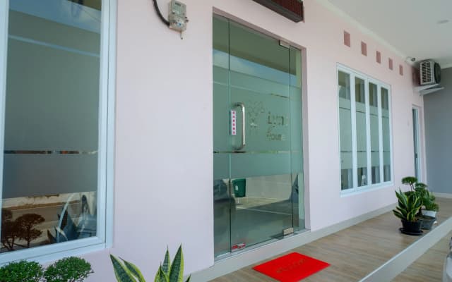 RedDoorz Near Rita Supermall Purwokerto 2
