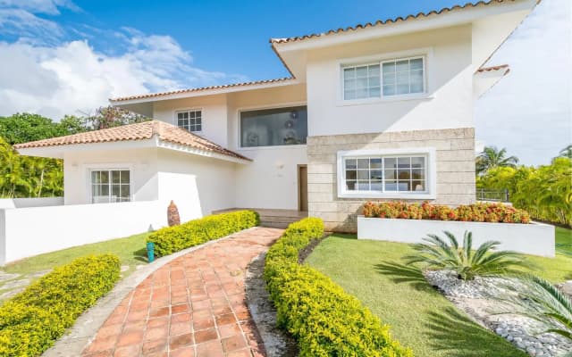 Beautiful 5-BDR 2 levels villa for rent