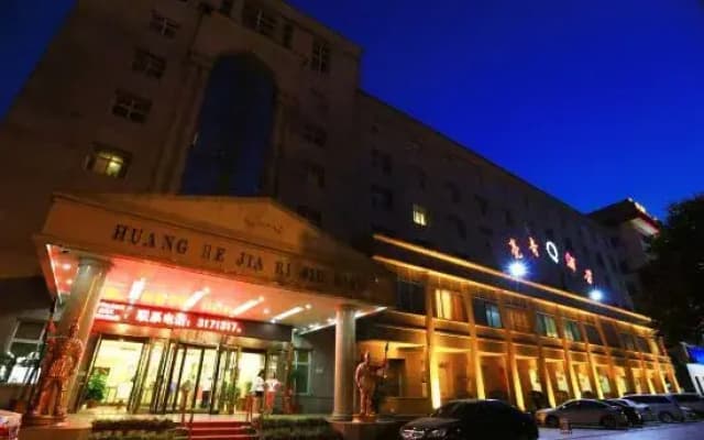 Liangqi Hotel (Luohe City Government Store)