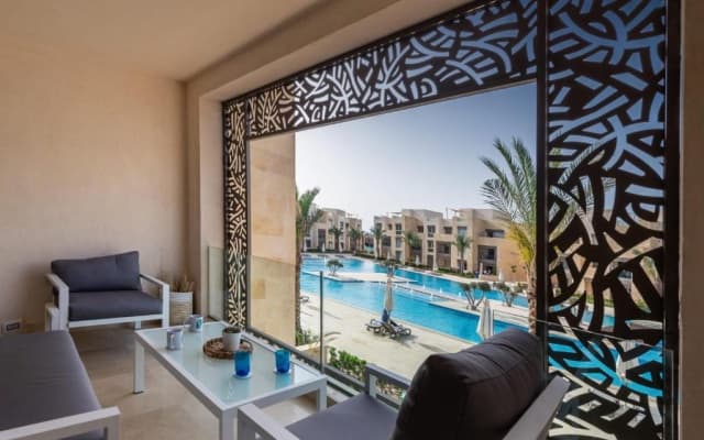 Epic & Exquisite 2 BR w Beach & Pool Mangroovy