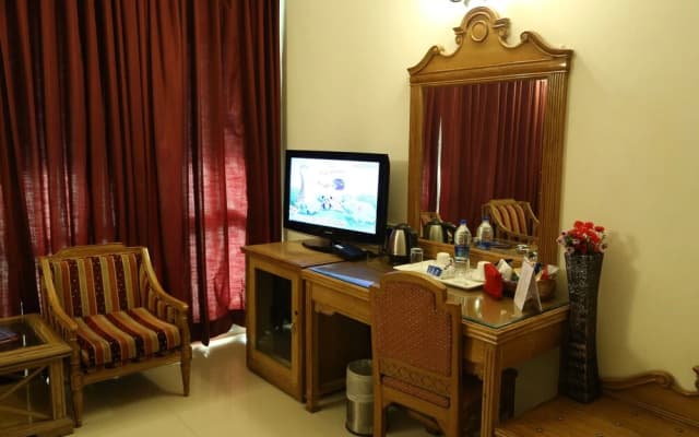 OYO 657 Hotel K C Cross Road