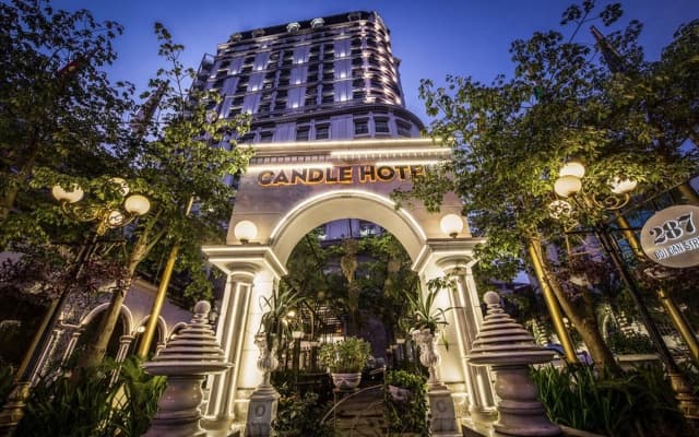 Super Candle Hotel