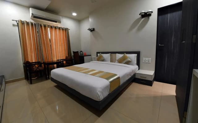 Capital O 4155 Hotel The Sudesh