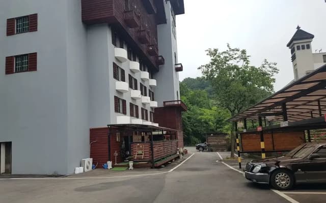 Garden Hotel