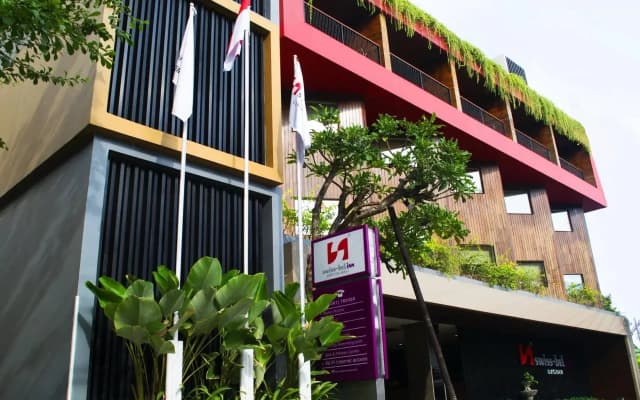 Отель Sevn Legian