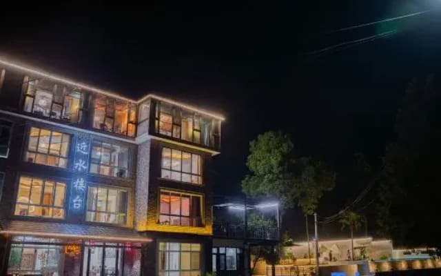 Anji Yunshang Grassland Jinshuiloutai Homestay