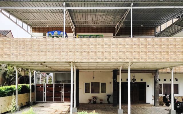Pertiwi Homestay Near Museum Angkut Batu Mitra RedDoorz