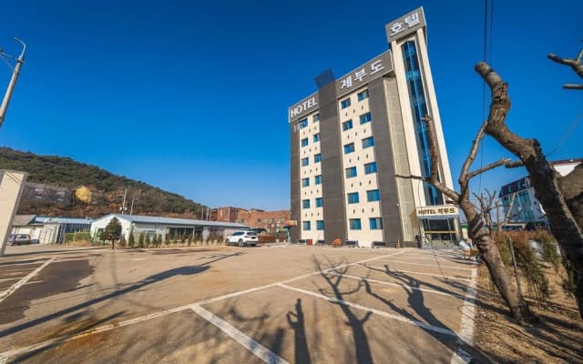 Hwaseong Hotel Jebudo