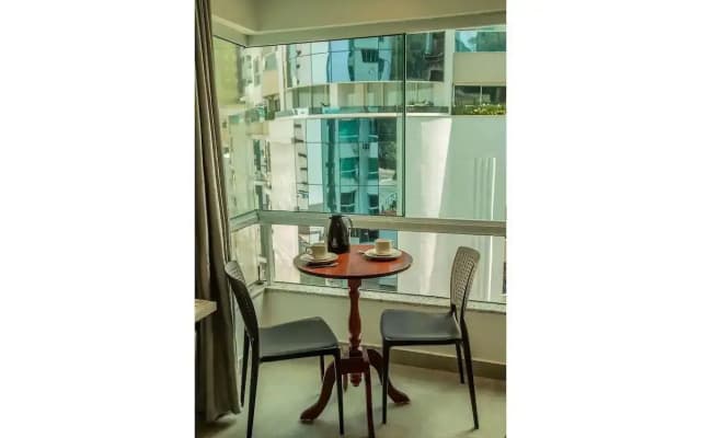Para Casais, Prédio Beira Mar, Em Frente à Roda Gigante