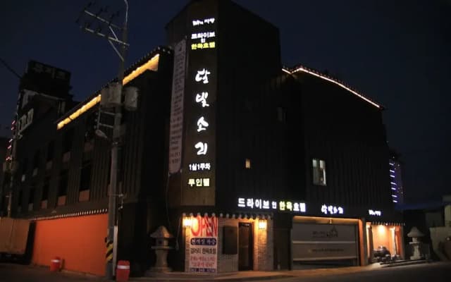 MoonLight Motel