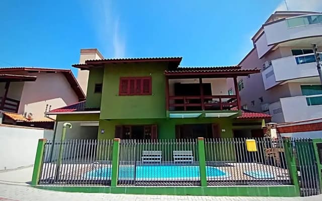 CASA ARMANI 50 metros DA PRAIA MARISCAL BOMBINHAS