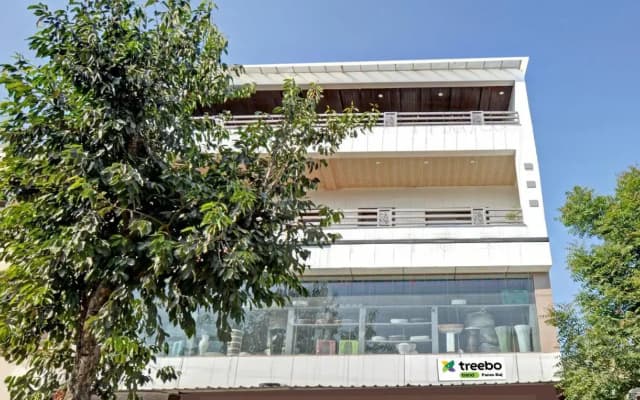 Treebo Paras Raj Near City Palace
