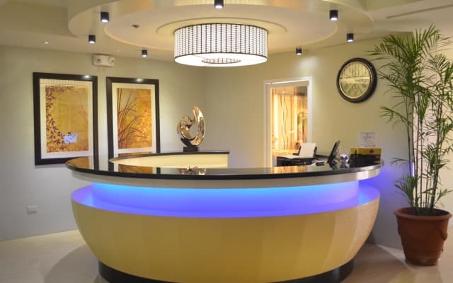 Queen Margarette Hotel - Downtown