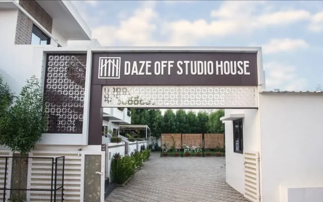 Daze Off Studio House