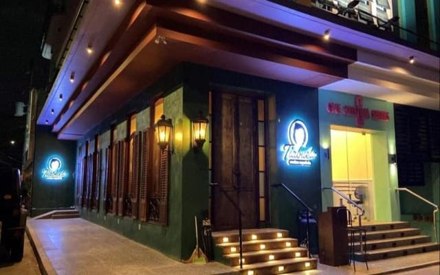 One Cristina Suites
