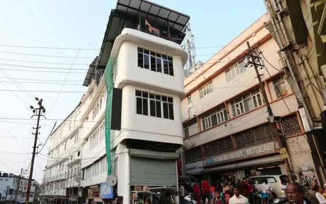 OYO 13262 Hotel Indiana