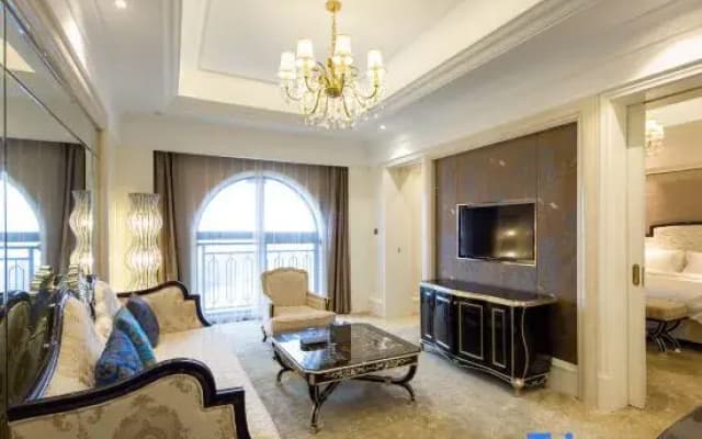 Xianhua Sandalwood Lakeside Hotel
