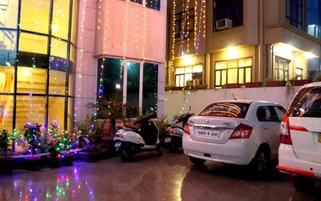 Hari’s Court Inns & Hotels, Gurgaon