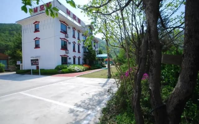M Motel