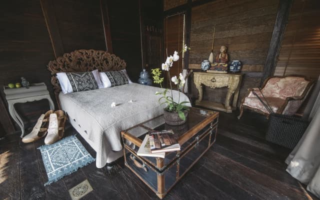 Absolute Beachfront Romantic Villa Laut