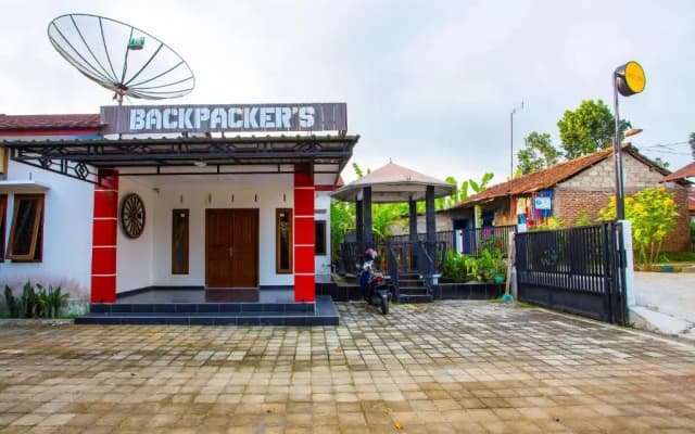 OYO 2718 Backpacker's Homestay Jlegong
