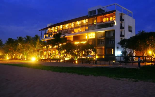 Курортный отель Pandanus Beach Resort & Spa