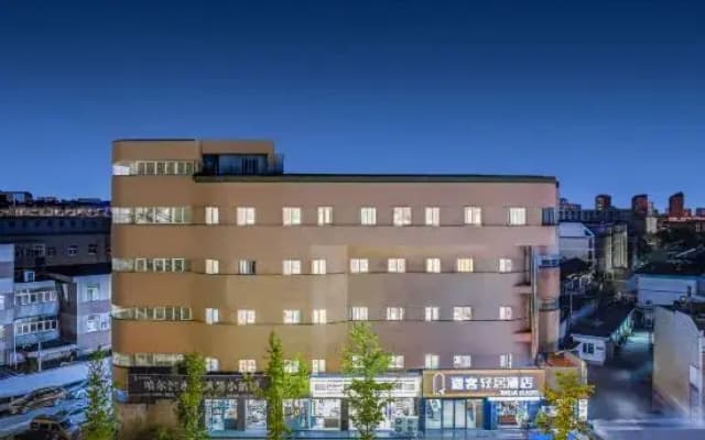 TUKE LIGHT HOTEL (Yangzhou University Slender West Lake South Gate)