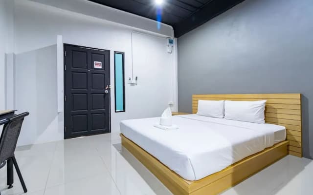 CS Klongtoey Grand Resort by Zuzu
