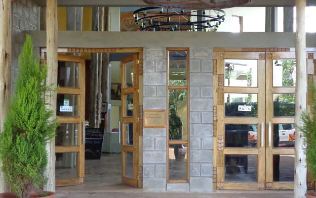 Weru Weru River Lodge