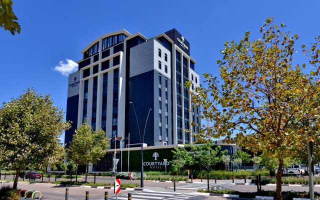 Courtyard Hotel Waterfall City