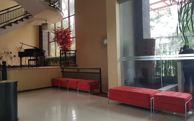 Scarlet Dago Hotel