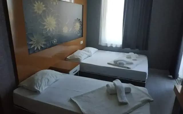 Anita Kemer Noch Hotel
