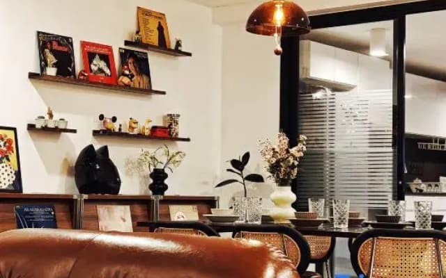 4Br Modern Art Villa with Free Wi-Fi Netflix Vinyl