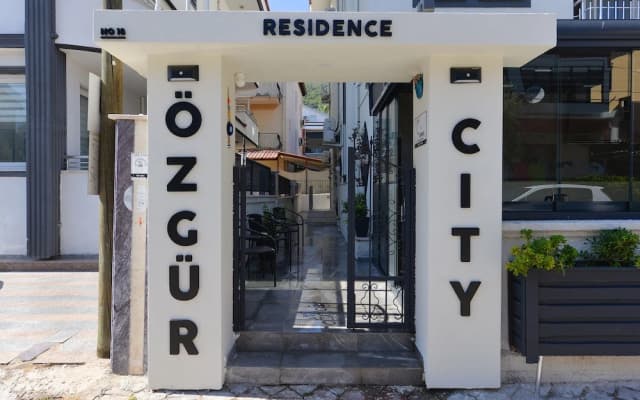 Ozgur City Residence
