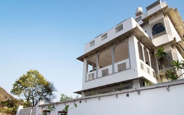 OYO 13793 Villa Sagat Raaso