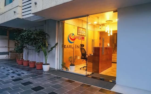FabHotel Executive Pearl Inn - Nr. Twin tower