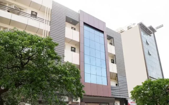 Collection O 79356 Mahavir Enclave