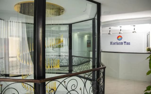 Korkem Tau