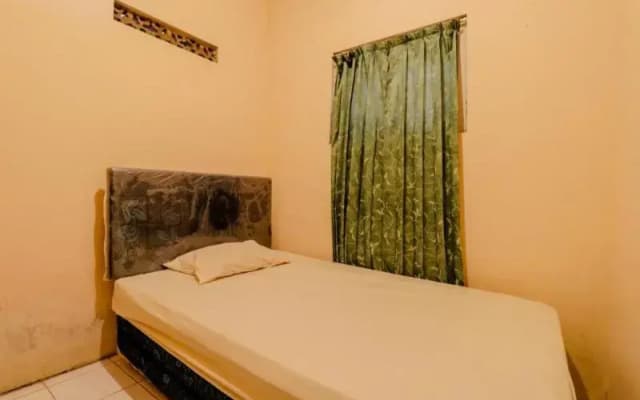 Omah Nggunung Cafe & Homestay by ZUZU
