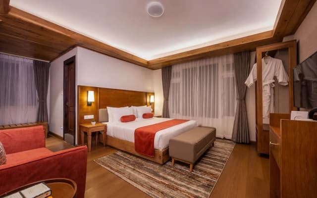 Udaan Hotel Pine Crest