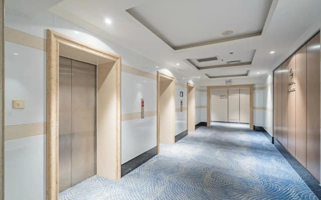 Starway Hotel (Changji Dongfang Plaza)