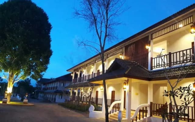 Nan Green Lake View Resort