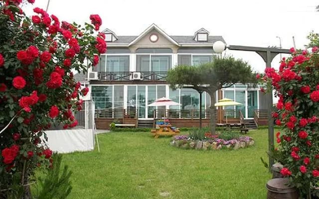 Anmyeondo Jeonyeok Noeul Pension