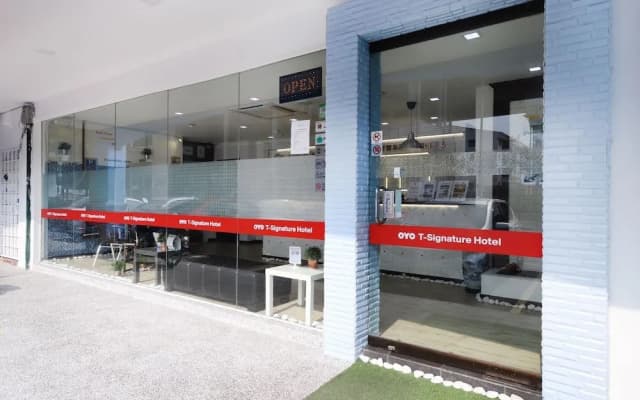 OYO 43963 T-Signature Hotel